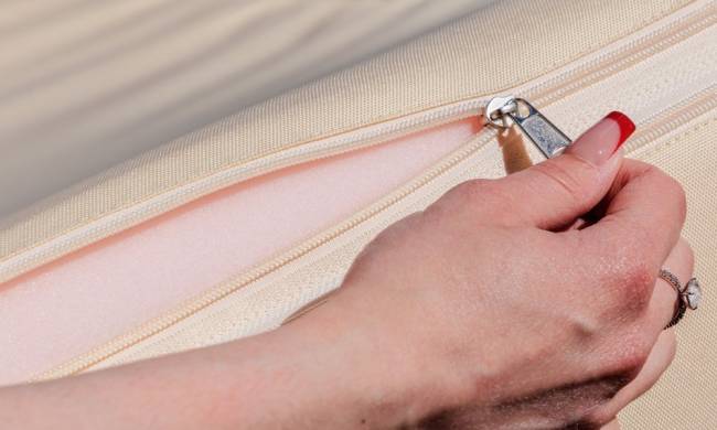 Пластиковый шезлонг Royal Family MARK коричневый (c матрасом) Пластиковый шезлонг Royal Family MARK коричневый (c матрасом)