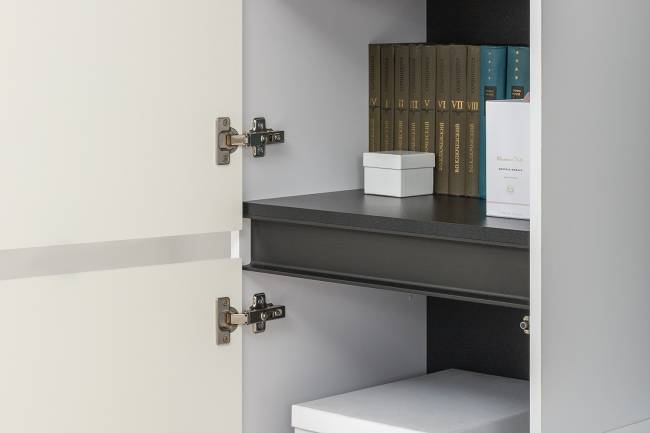 Два пенала с дверками Сидней 13.200 цвет белый/чёрный/МДФ белый глянец Два пенала с дверками Сидней 13.200 цвет белый/чёрный/МДФ белый глянец