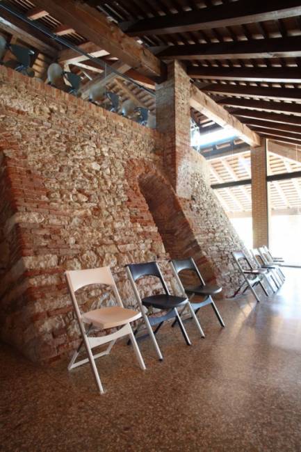 Стул пластиковый складной Compact горчичный 435х470х775 мм