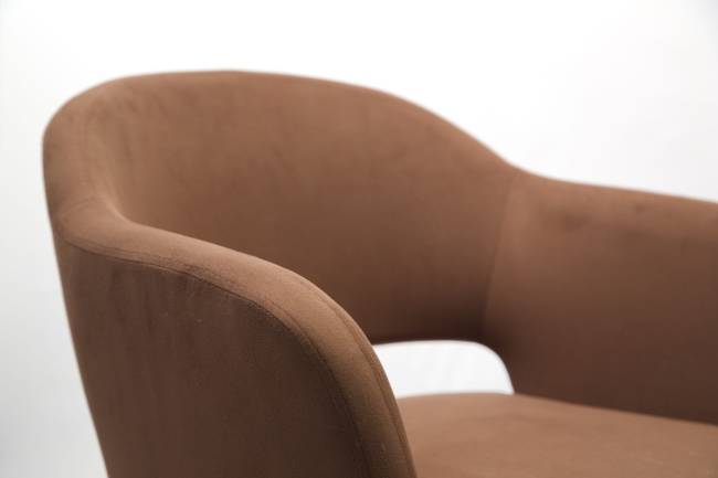 Стол Монте К 100 орех с креслами Пичч велюр коричневый Стол Монте К 100 орех с креслами Пичч велюр коричневый